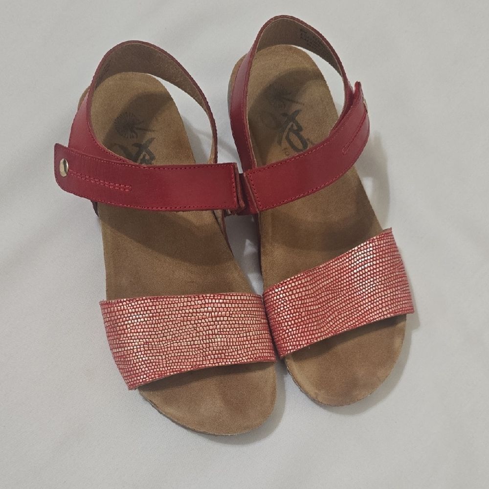 OTBT FOERVER Red and Pink Sandals 8M